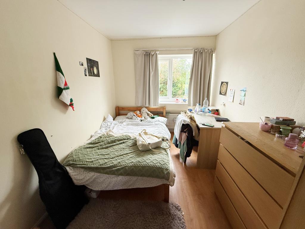 Lot: 135 - HMO FOR INVESTMENT - Bedroom one